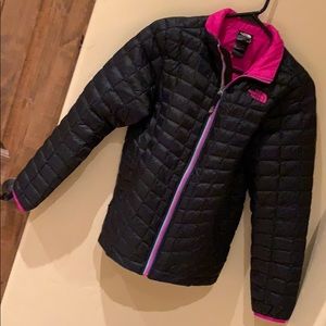 North face jacket. Girls size 14/16 large